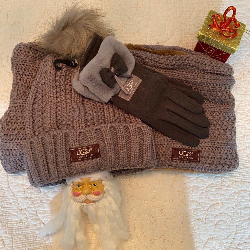 Ugg 3pc hat scarf and gloves set